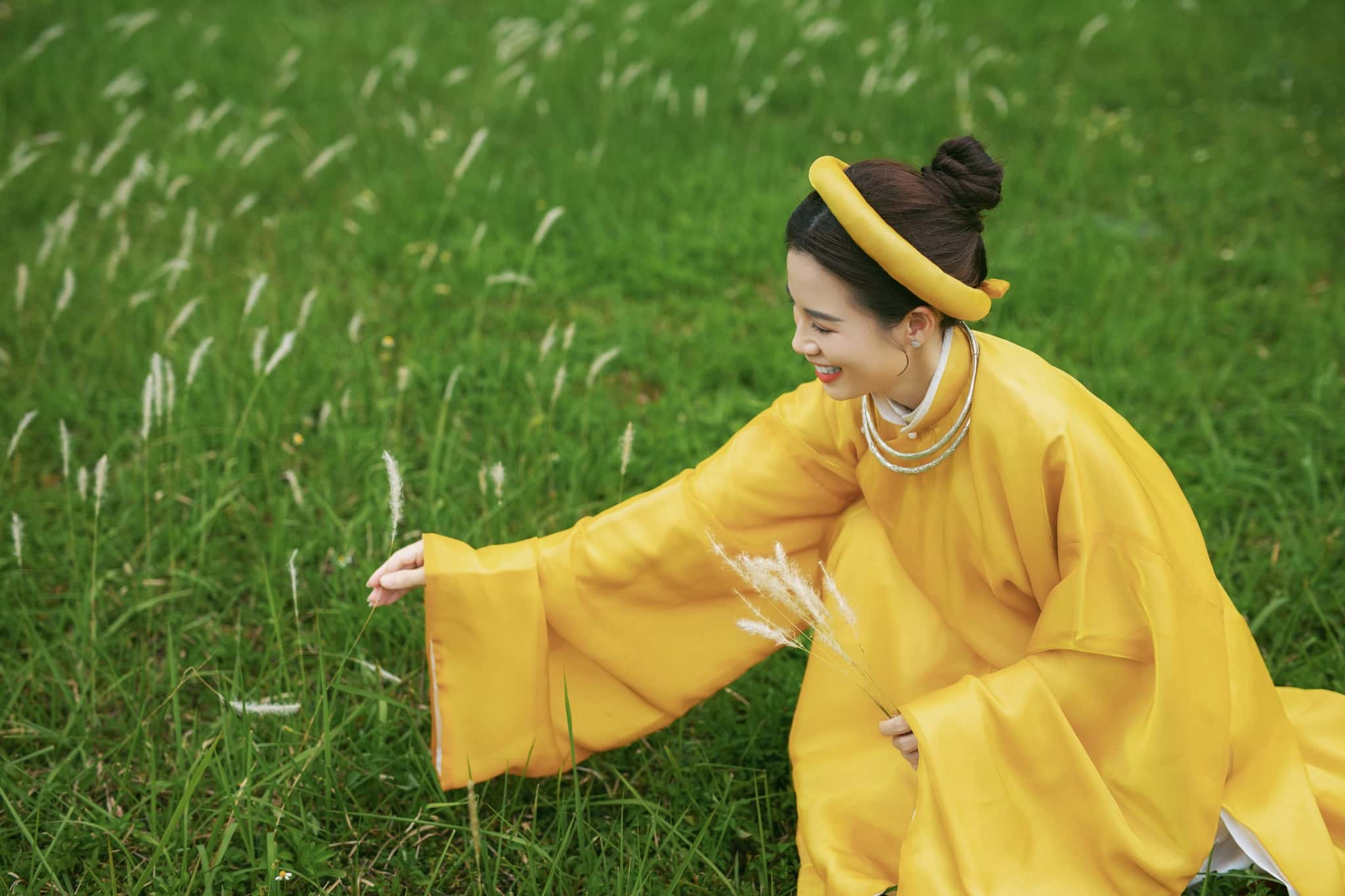 Áo Tấc Vải Tơ Màu Vàng