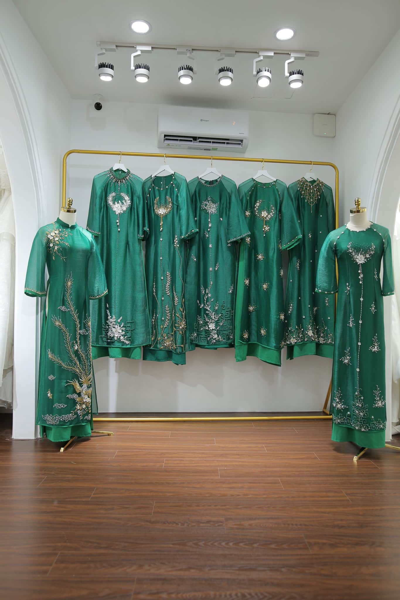 Ao Dai Ba Sui Cac Mau Dinh Ket Áo Dài Bà Sui Các Mẫu Đính Kết màu xanh lá