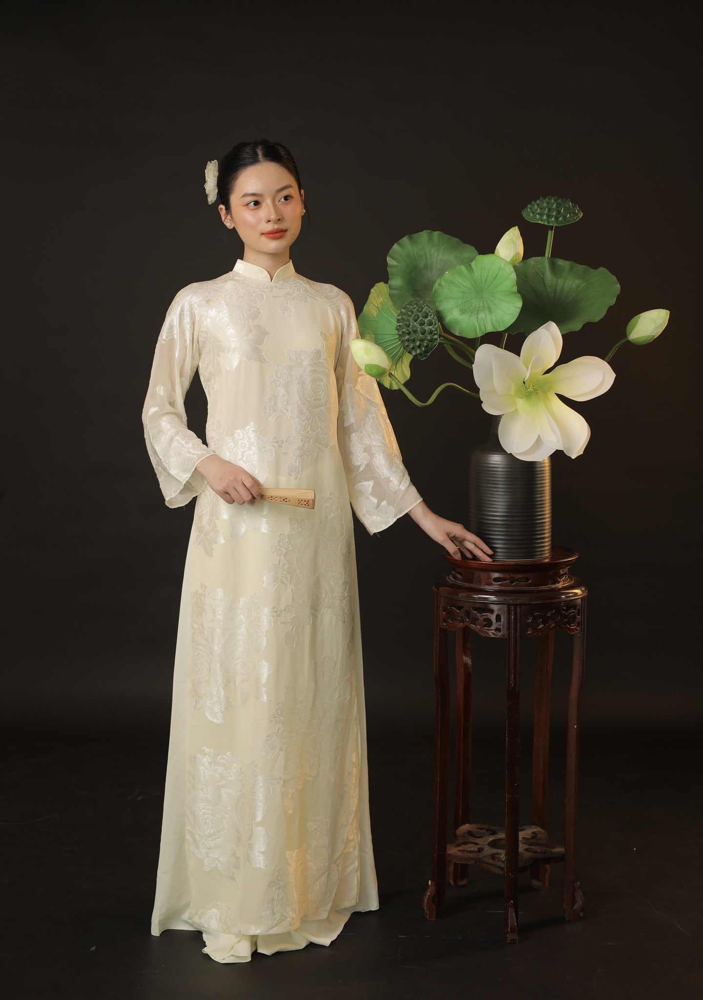 Áo Dài Thiết Kế Màu Trắng