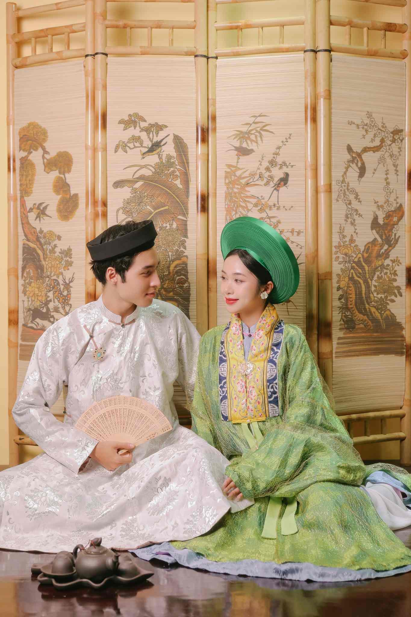 Áo Ngũ Thân Nam Vải Gấm Kim Tuyến Hoạ Tiết Cung Đình Phiên Hoa Lá