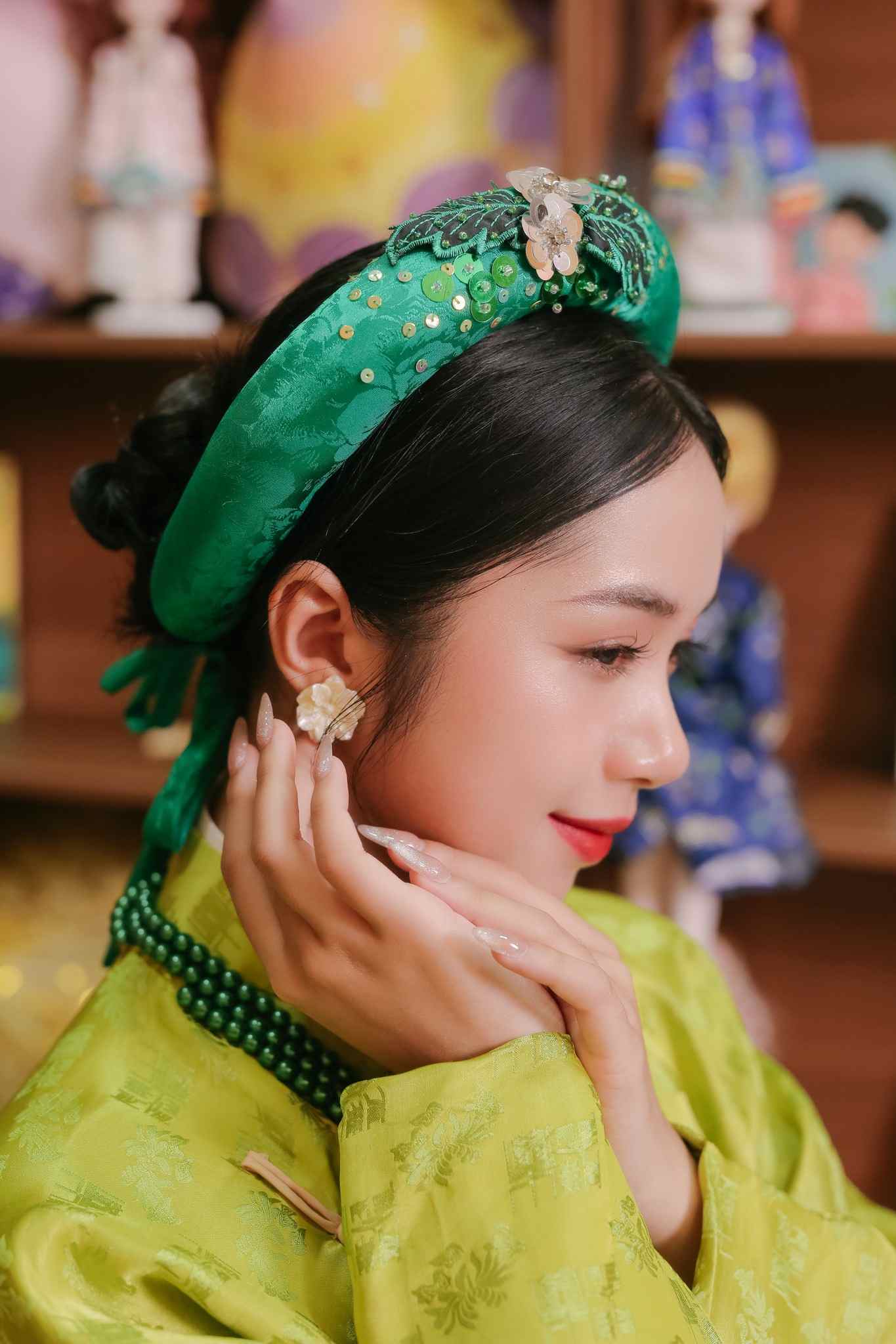Ao Ngu Than Vai Lua Mau Xanh La Det Hoa Van Cuc Trien Áo Ngũ Thân Vải Lụa Màu Xanh Lá Dệt Hoa Văn Cúc Triện