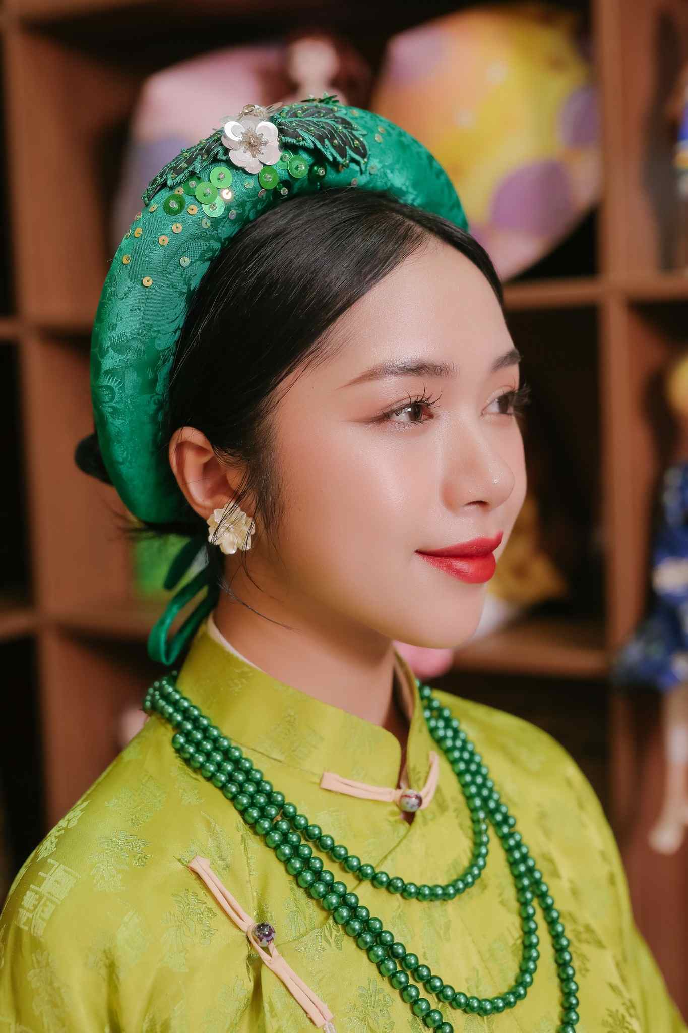 Ao Ngu Than Vai Lua Mau Xanh La Det Hoa Van Cuc Trien Áo Ngũ Thân Vải Lụa Màu Xanh Lá Dệt Hoa Văn Cúc Triện