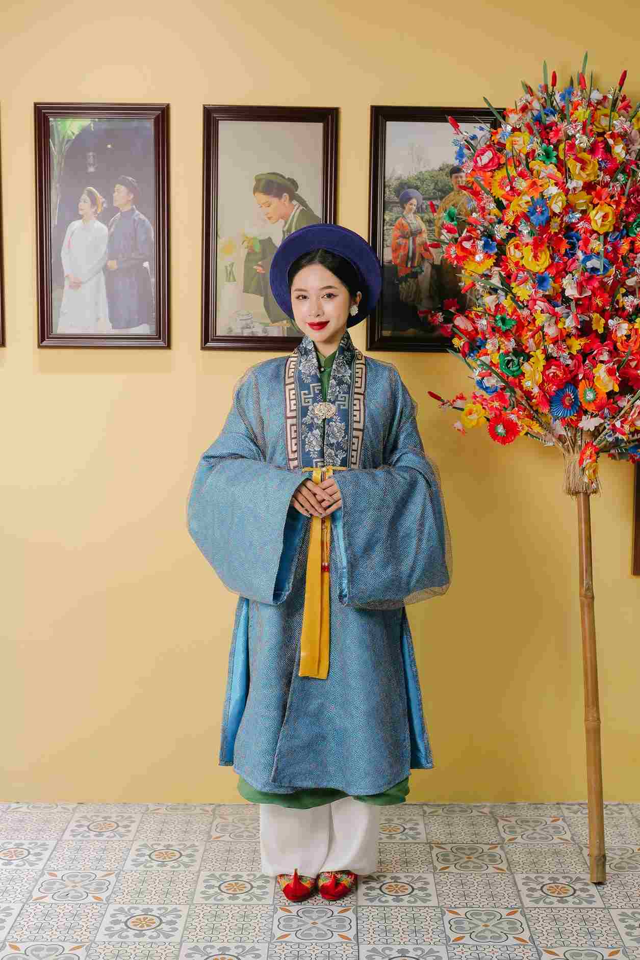 Áo Nhật Bình Cách Tân Vải Gấm Bọc Lưới Màu Xanh Dương Hoạ Tiết Cung Đình