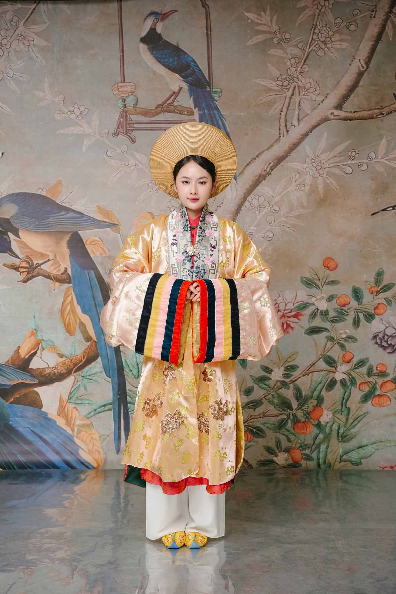 Áo Nhật Bình Cách Tân Vải Gấm Màu Vàng Hoạ Tiết Á Đông Thêu Đính Kết Tay