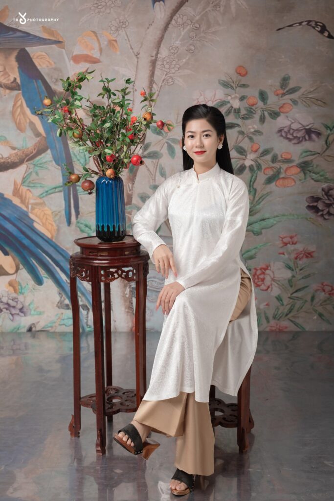 Các chuyên viên trang điểm của Hoa Nghiêm Việt Phục có thể xử lý nhiều phong cách cổ trang khác nhau