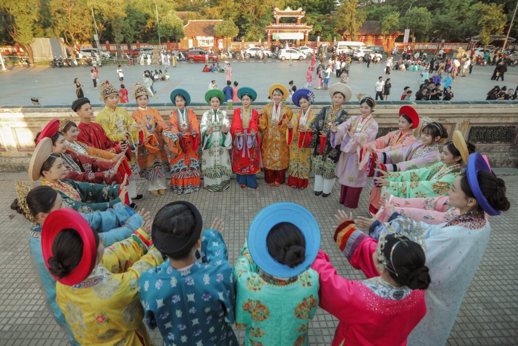 Quay phim và Chụp ảnh Cổ phục, Áo Dài