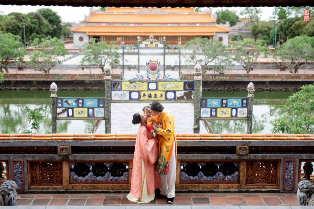 Hoa Nghiêm Việt Phục chuyên quay phim và Chụp ảnh Cổ phục, Áo Dài tại Huế