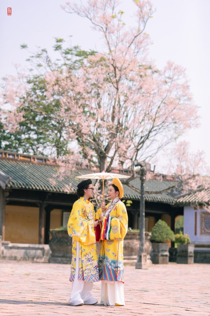 Cặp đôi đến Huế trải nghiệm chụp ảnh cổ phục