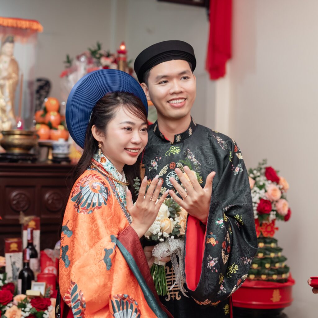 Ứng dụng Cổ Phục Việt trong đời sống hiện đại thể hiện qua trang phục trong nghi lễ gia tiên, cưới hỏi