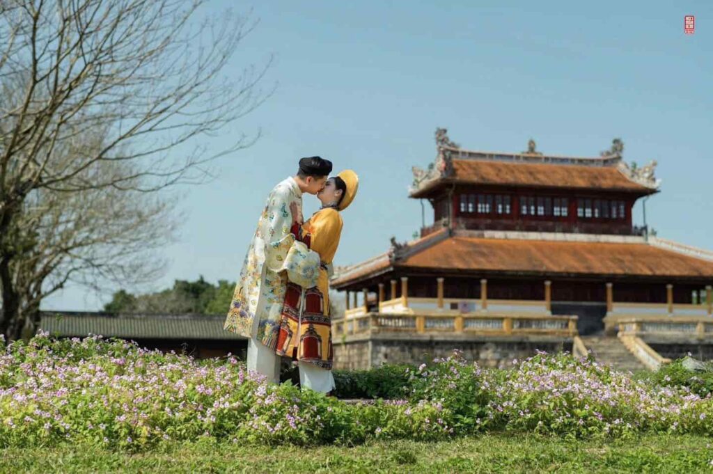 Chụp hình cưới với Cổ phục - ảnh chụp bởi các nhiếp ảnh gia Hoa Nghiêm Việt Phục