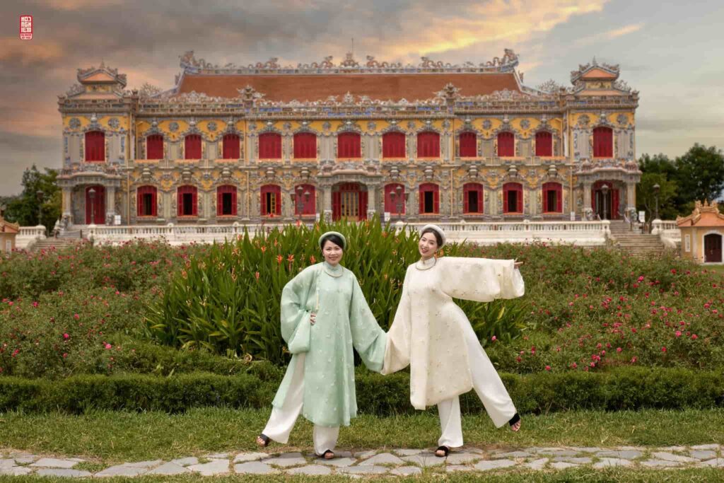 Bảng giá thuê Cổ phục và Áo dài tại Huế dành cho khách du lịch nhóm