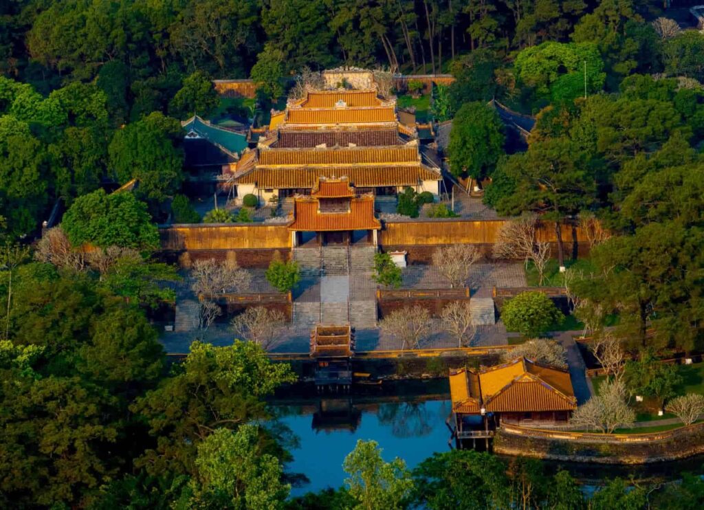 Bí ẩn Khiêm Lăng (Lăng Tự Đức) - Giải mã kiến trúc lãng mạn và cuộc đời vị Vua thi ca Bí ẩn Khiêm Lăng (Lăng Tự Đức) - Giải mã kiến trúc lãng mạn và cuộc đời vị Vua thi ca