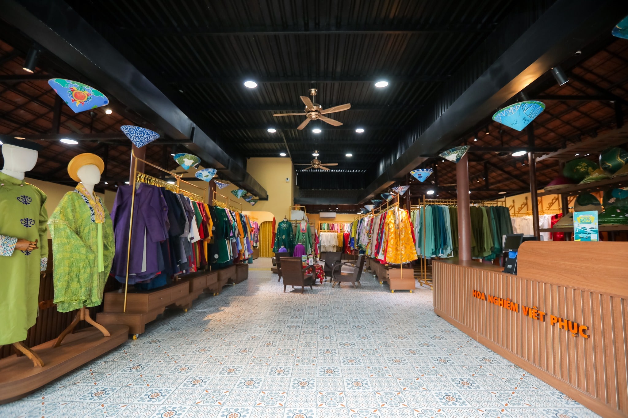 Giới thiệu không gian Hoa Nghiêm Việt Phục