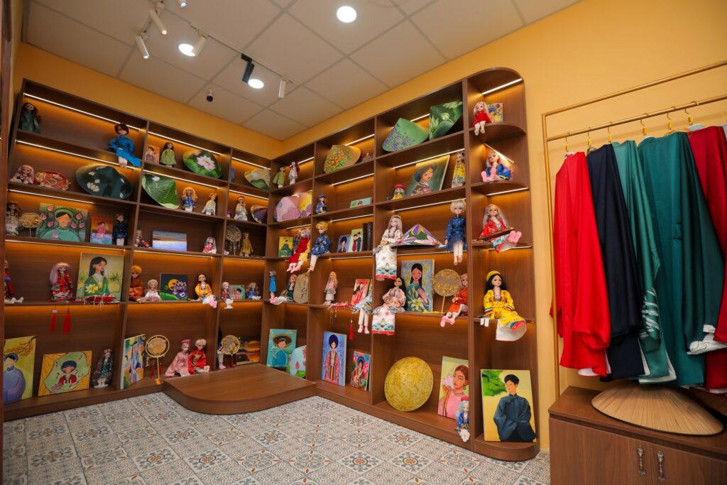 Hoa Nghiêm Việt Phục không chỉ là cửa hàng cho thuê trang phục, mà là không gian lưu giữ và lan tỏa văn hóa truyền thống