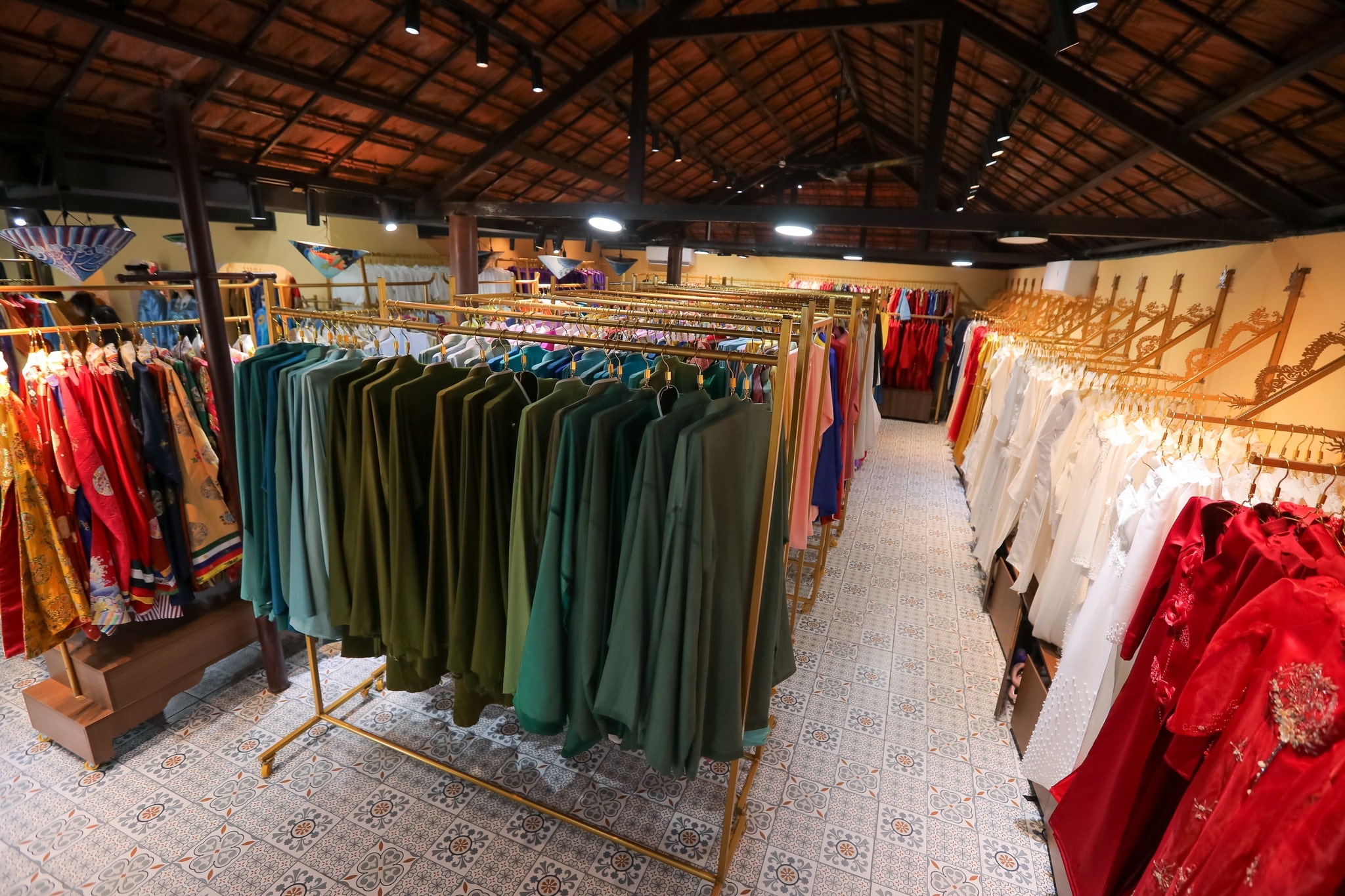 Giới thiệu không gian Hoa Nghiêm Việt Phục