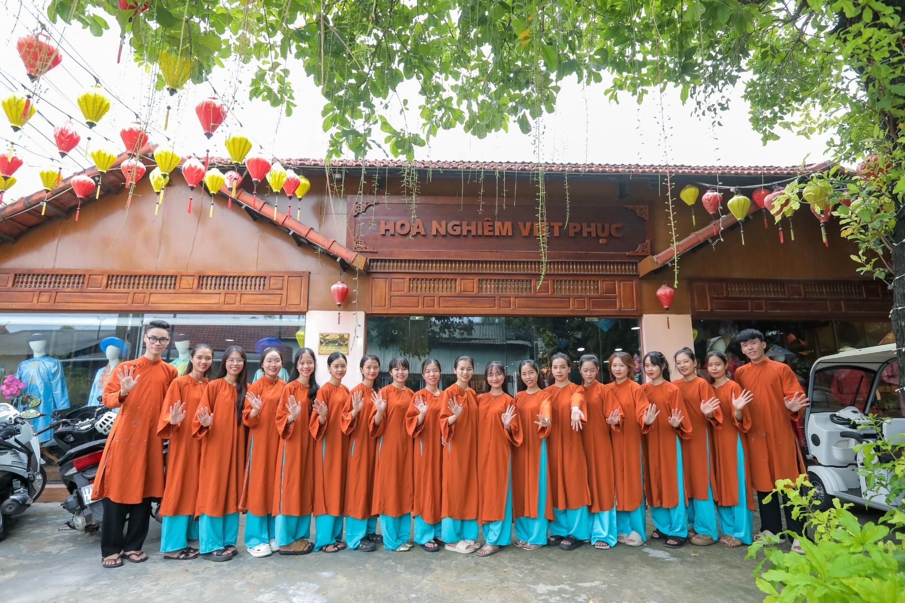 Hoa Nghiêm Việt Phục