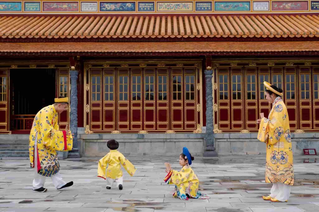 Kinh nghiệm chụp ảnh cổ phục mùa mưa dành cho khách du lịch Huế