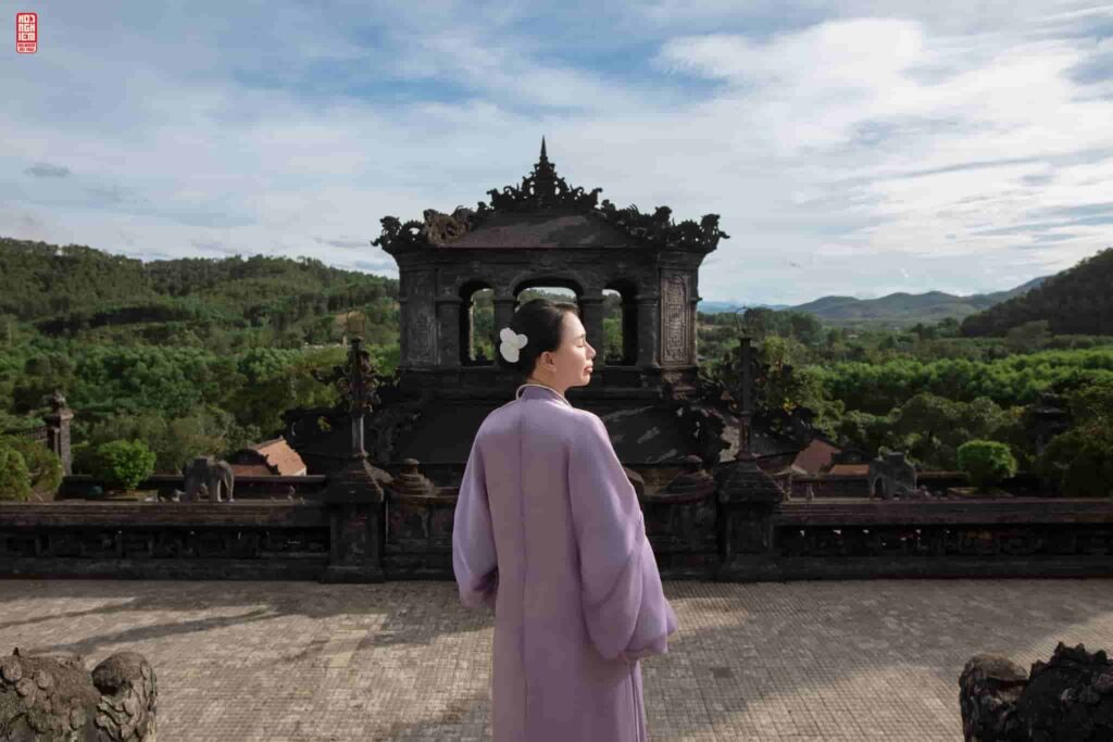 Lăng Khải Định làm du khách xuyến xao bởi vẻ đẹp kiến trúc giao thoa Đông - Tây Lăng Khải Định làm du khách xuyến xao bởi vẻ đẹp kiến trúc giao thoa Đông - Tây