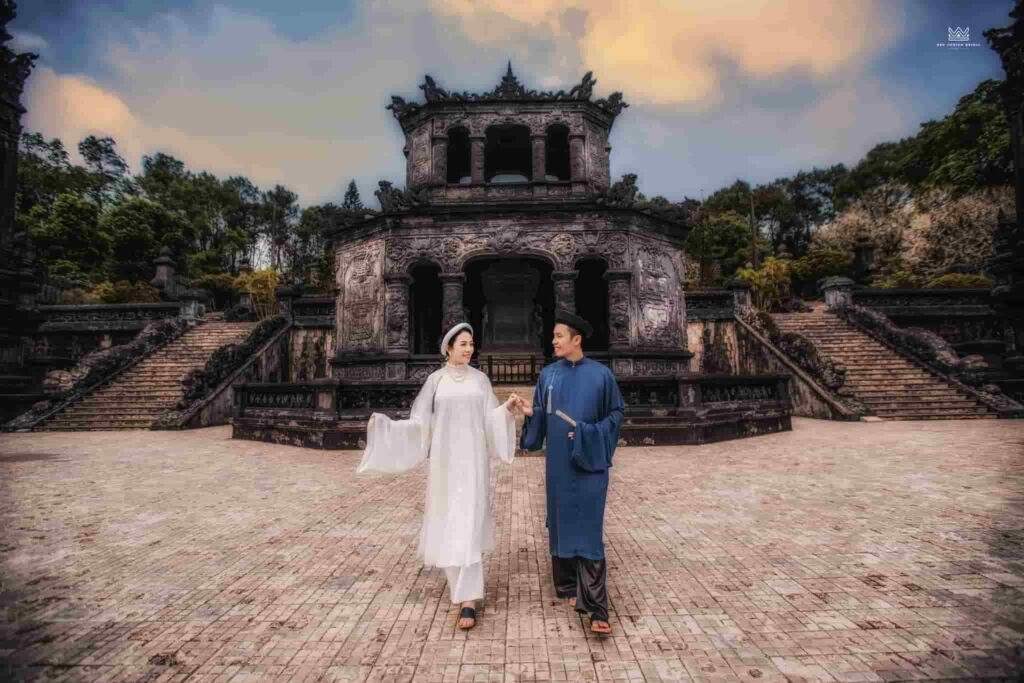 Kiến trúc Lăng Khải Định là một tuyệt tác khiến ai cũng phải trầm trồ ngợi khen Kiến trúc Lăng Khải Định là một tuyệt tác khiến ai cũng phải trầm trồ ngợi khen