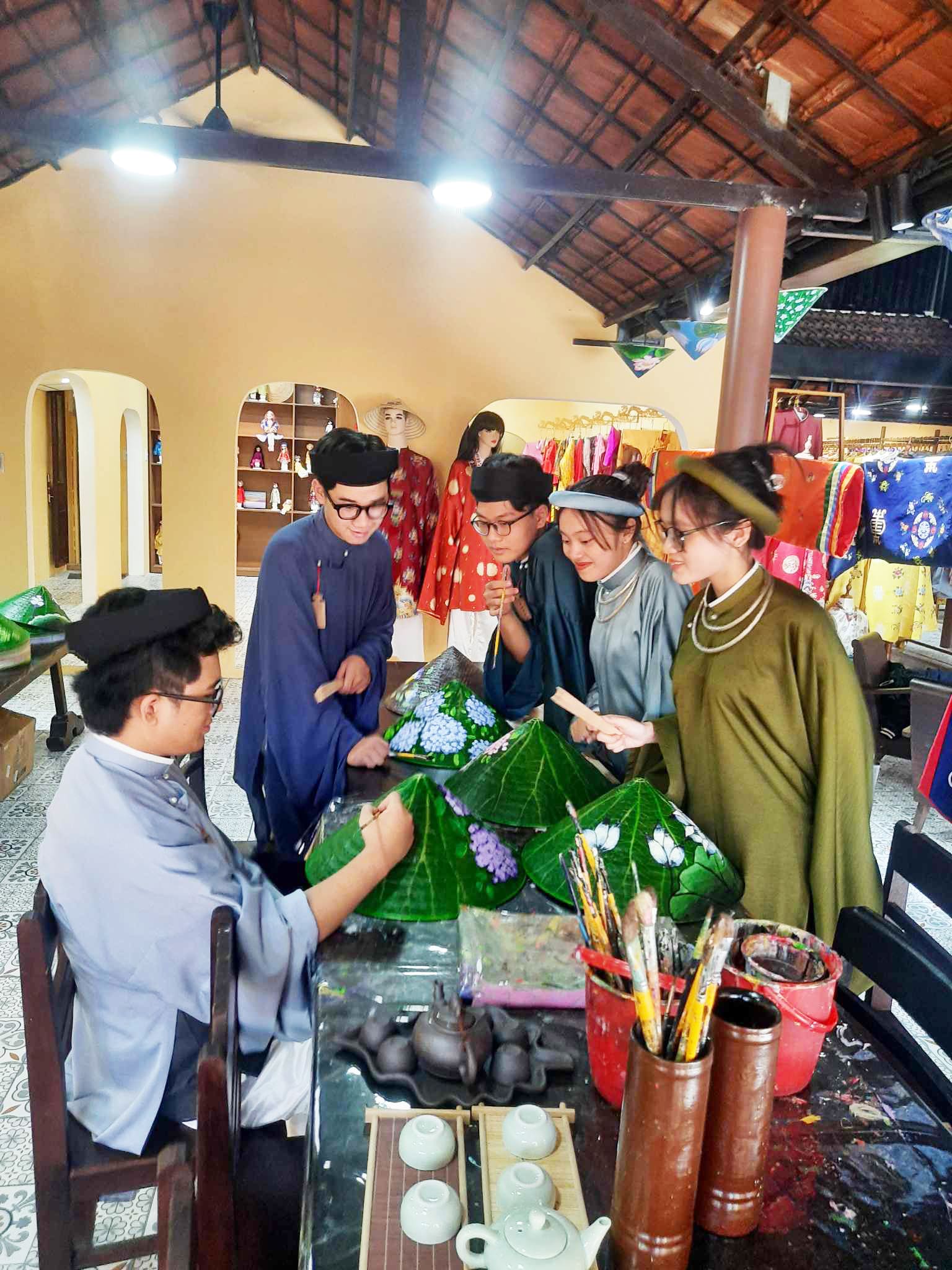 Workshop thủ công vẽ nón