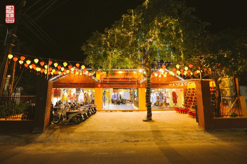 Hoa Nghiêm Việt Phục là địa chỉ bán nón lá Huế đẹp và uy tín
