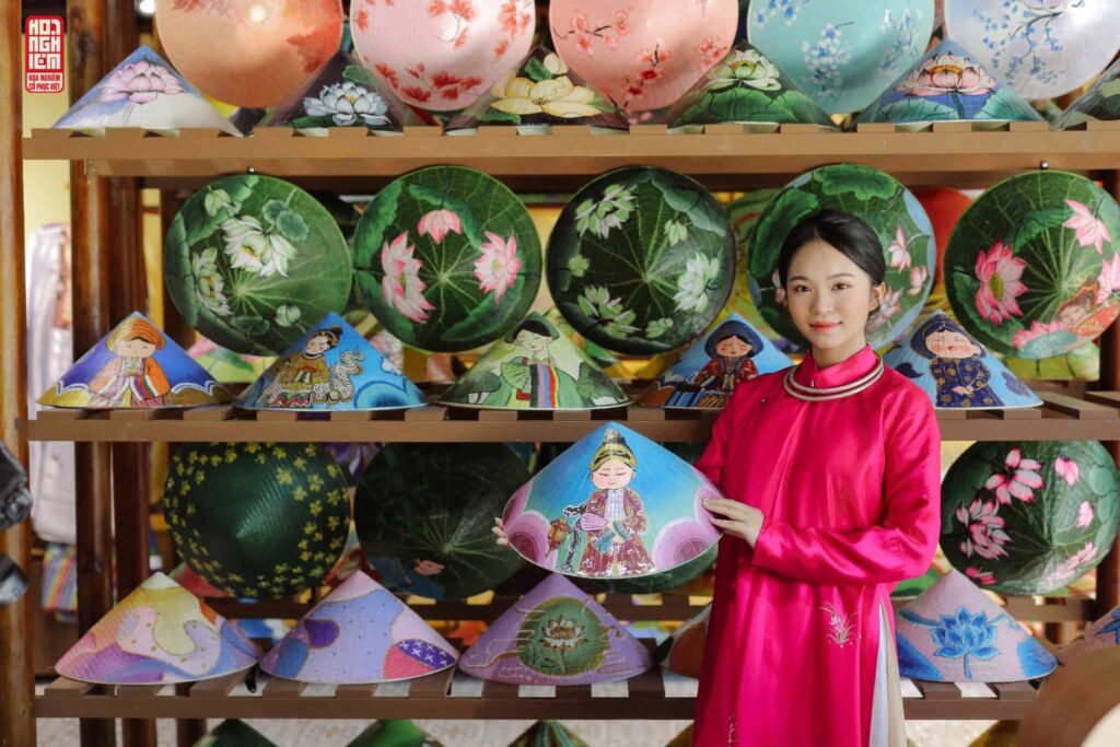 Địa chỉ mua nón lá Huế đẹp làm quà lưu niệm khi du lịch Huế