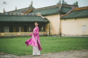 Giải mã lý do Hoa Nghiêm Việt Phục trở thành điểm thuê Cổ phục và Áo dài yêu thích của du khách tại Huế