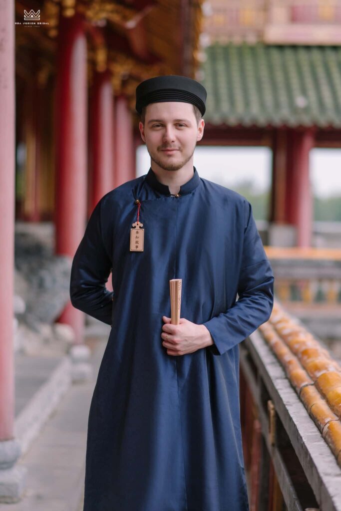 Hoa Nghiêm Việt Phục là điểm thuê Cổ phục và Áo dài yêu thích của du khách không chỉ tại Việt Nam mà kể cả khách quốc tế