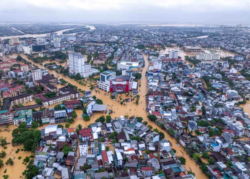 Mưa lũ làm cộng đồng doanh nghiệp Huế trải qua giai đoạn khó khăn chưa từng có trong lịch sử