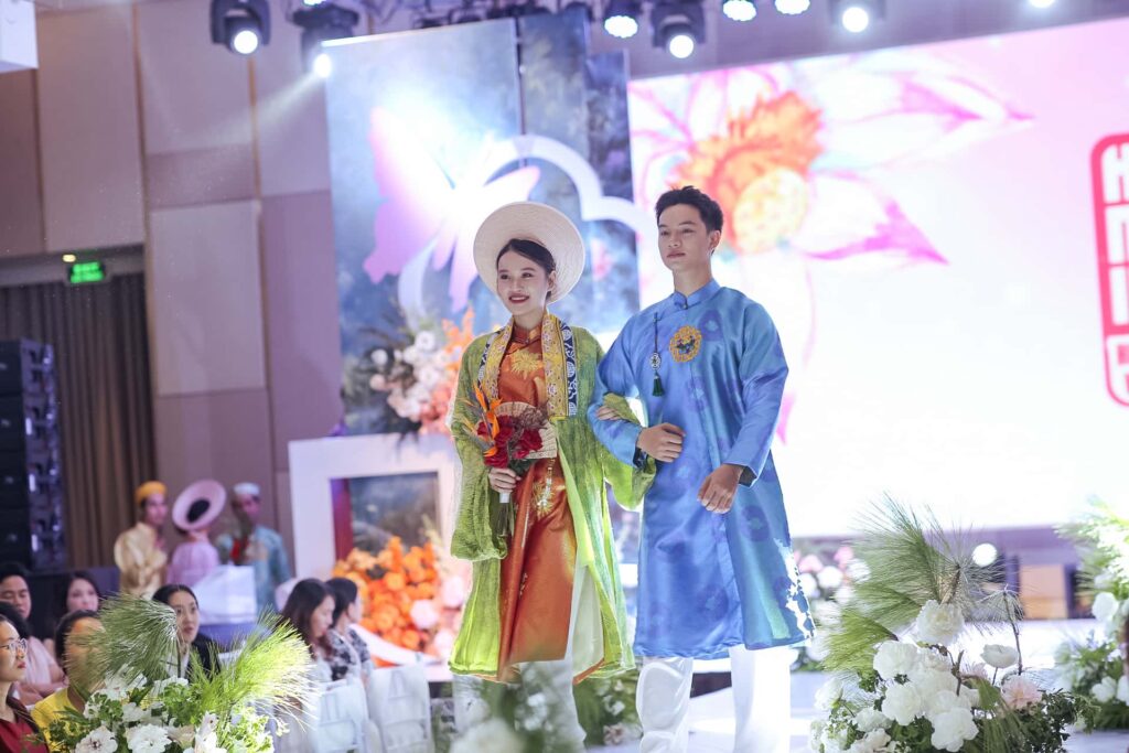 Show diễn bộ sưu tập Cổ phục của thương hiệu Hoa Nghiêm Việt Phục