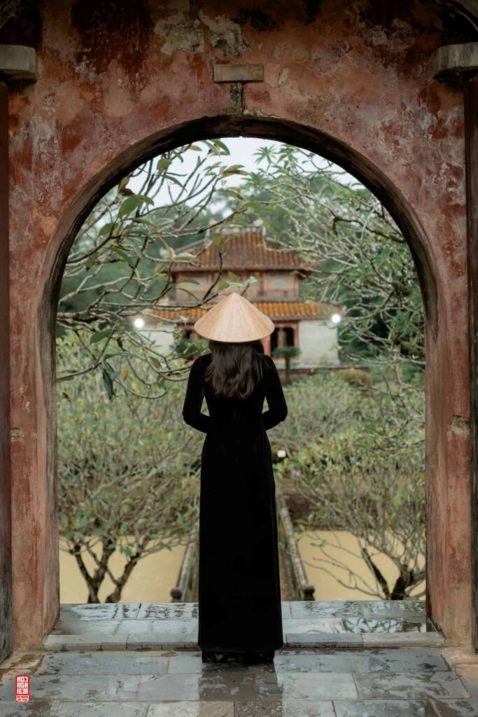 Trải nghiệm mặc Việt Phục check in tại Lăng Minh Mạng Huế