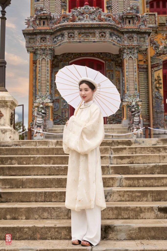 Trải nghiệm mặc Việt Phục tại Huế giúp GenZ cảm nhận rõ hơn về cội nguồn văn hóa và học được cách trân trọng giá trị truyền thống.