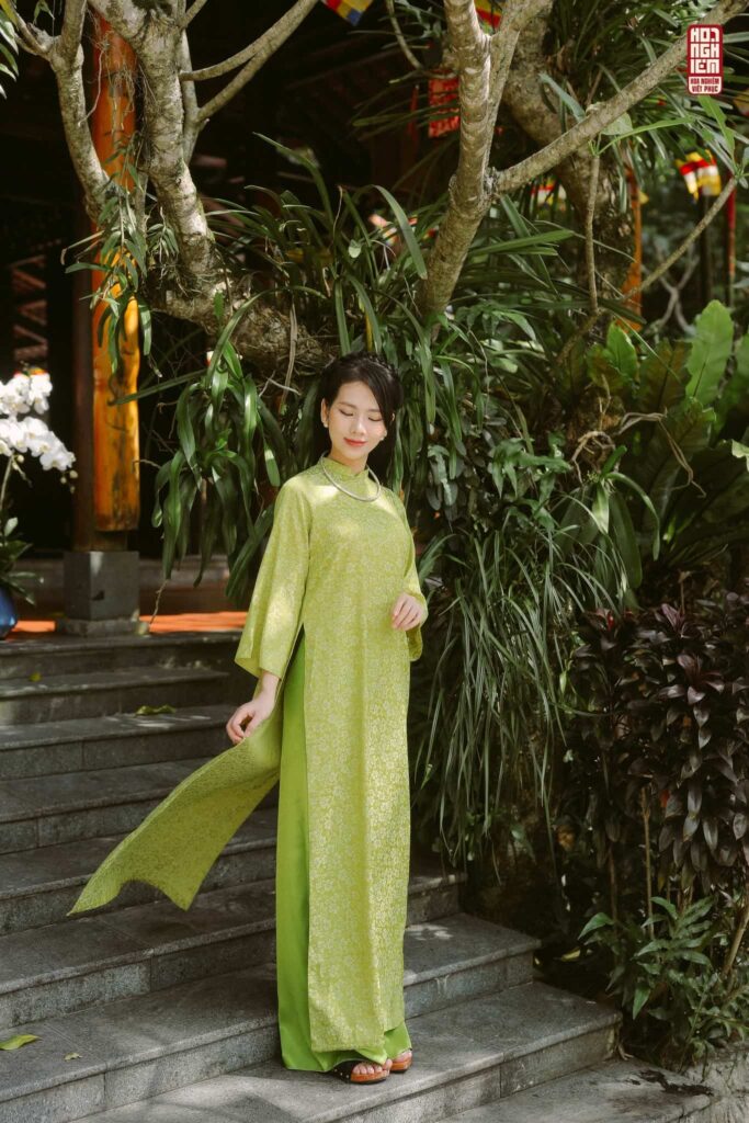 Thuê áo dài suông xanh lá chụp ảnh Tết Huế Áo dài suông màu xanh lá chụp ảnh Tết ngoại cảnh tại Huế