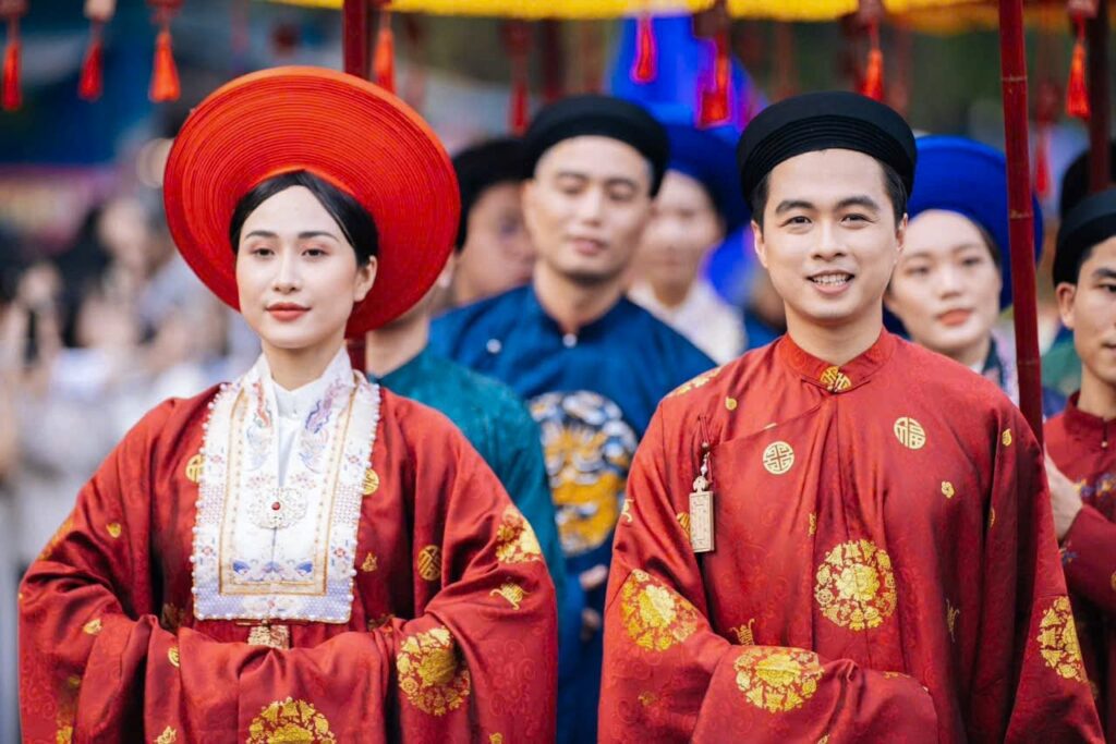 Cô dâu chú rể trong trang phục Cổ phục của Hoa Nghiêm Việt Phục