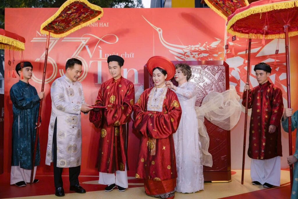 Mô phỏng lại lễ trao quà cưới cho Cô dâu chú rể