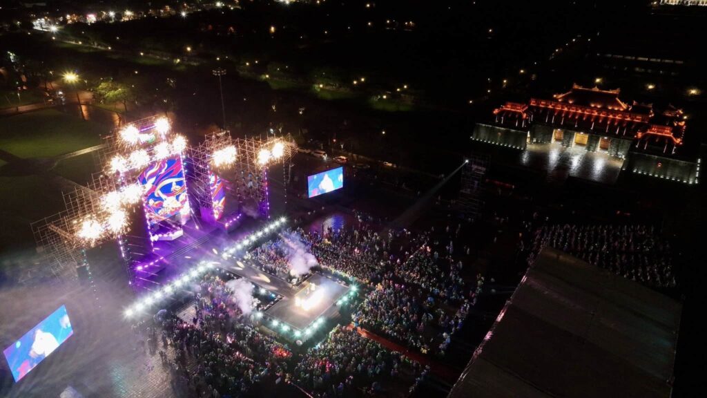 Mega Booming 2025 Bữa tiệc âm nhạc bùng nổ giữa lòng Cố đô Huế những ngày cuối năm