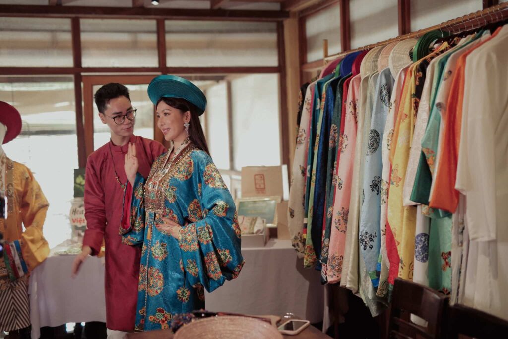 Miss Cosmo MaCau duyên dáng trong trang phục Nhật Bình đến từ Hoa Nghiêm Việt Phục