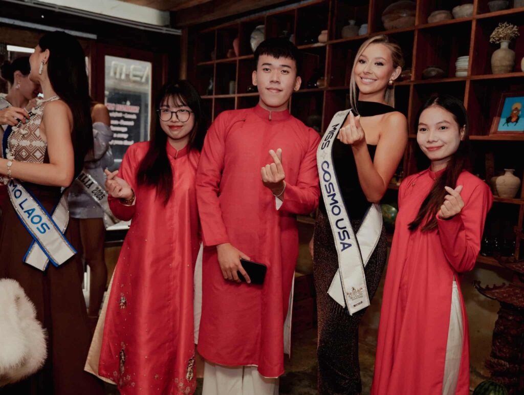 Miss Cosmo USA gặp gỡ Hoa Nghiêm Việt Phục - Sự giao thoa giữa nhan sắc quốc tế và tinh hoa văn hóa Việt