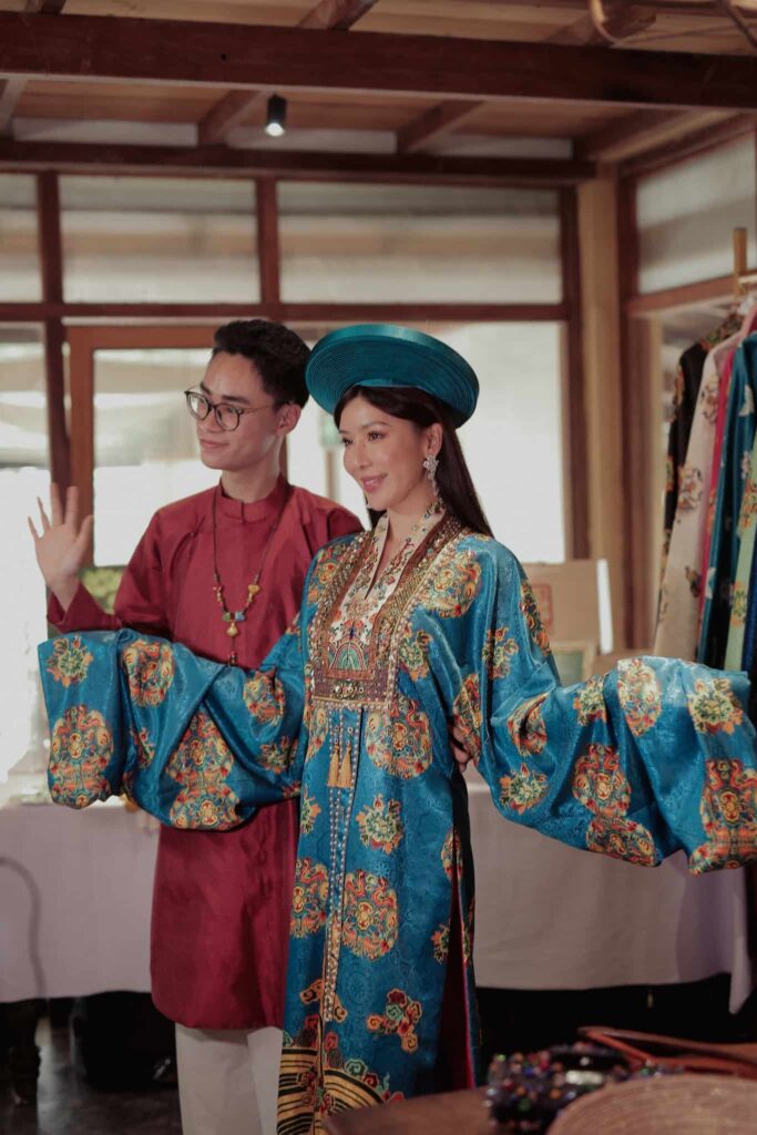 Miss Cosmo MaCau trong trang phục Nhật Bình của Hoa Nghiêm Việt Phục