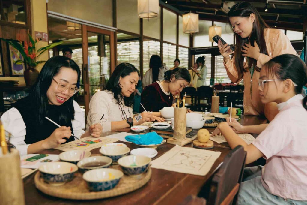 Trải nghiệm vẽ tranh tại Ngày hội Di sản Văn hóa Việt Nam 2025 với chủ đề "Ăn vóc, học hay"