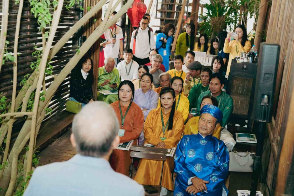 Đông đảo người tham gia ngày hội Di sản Văn hóa Việt Nam 2025 với chủ đề "Ăn vóc, học hay"