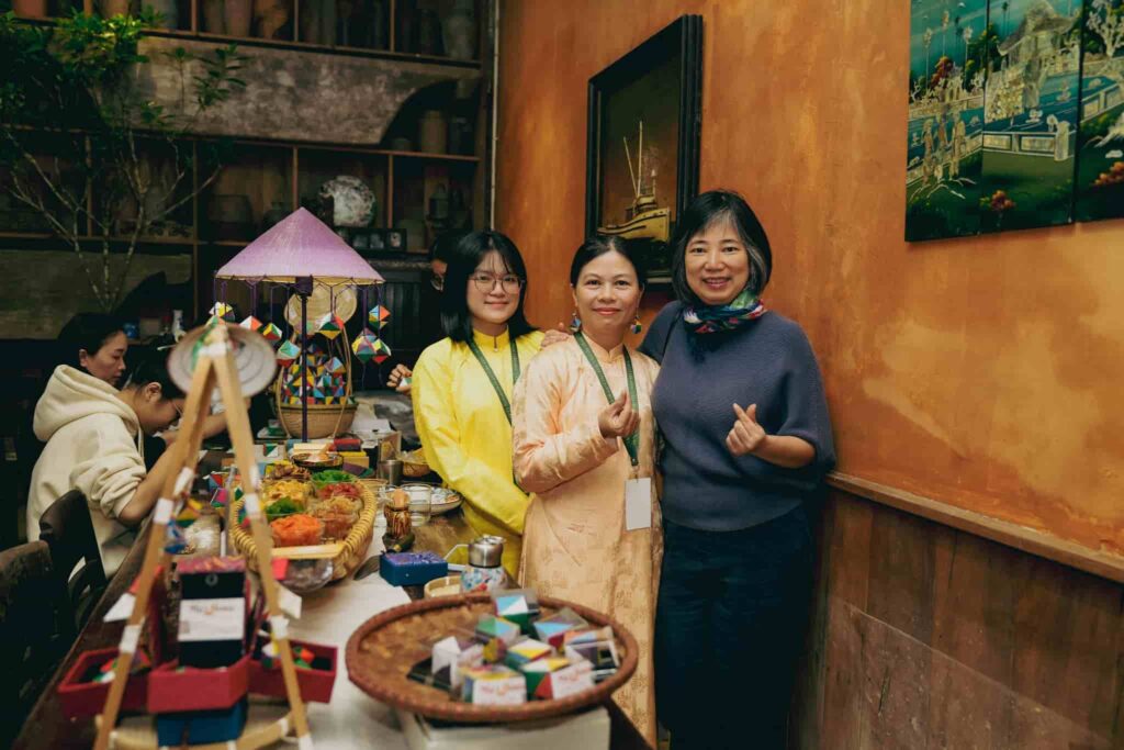 Khách mời và người tham dự háo hức trong Ngày hội Di sản Văn hóa Việt Nam 2025 năm nay