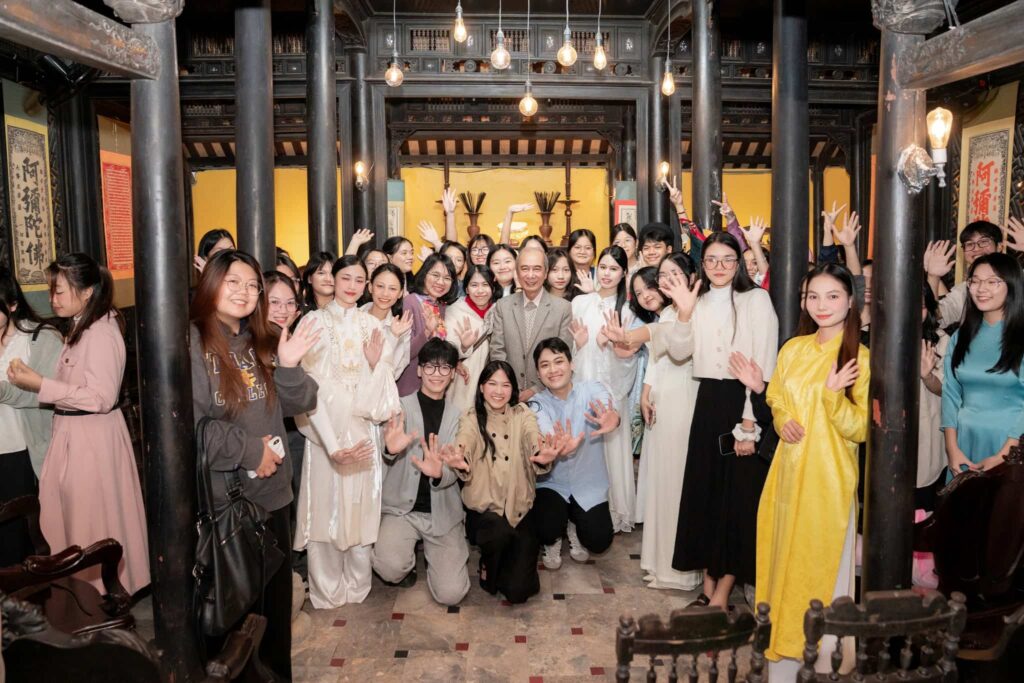 Chụp hình lưu niệm Talkshow Đời sống cung đình Huế - Những giai thoại giữa lòng Cố đô