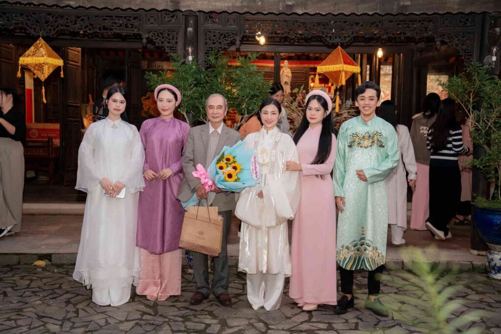 Diễn giả Nguyễn Xuân Hoa check in cùng khách mời