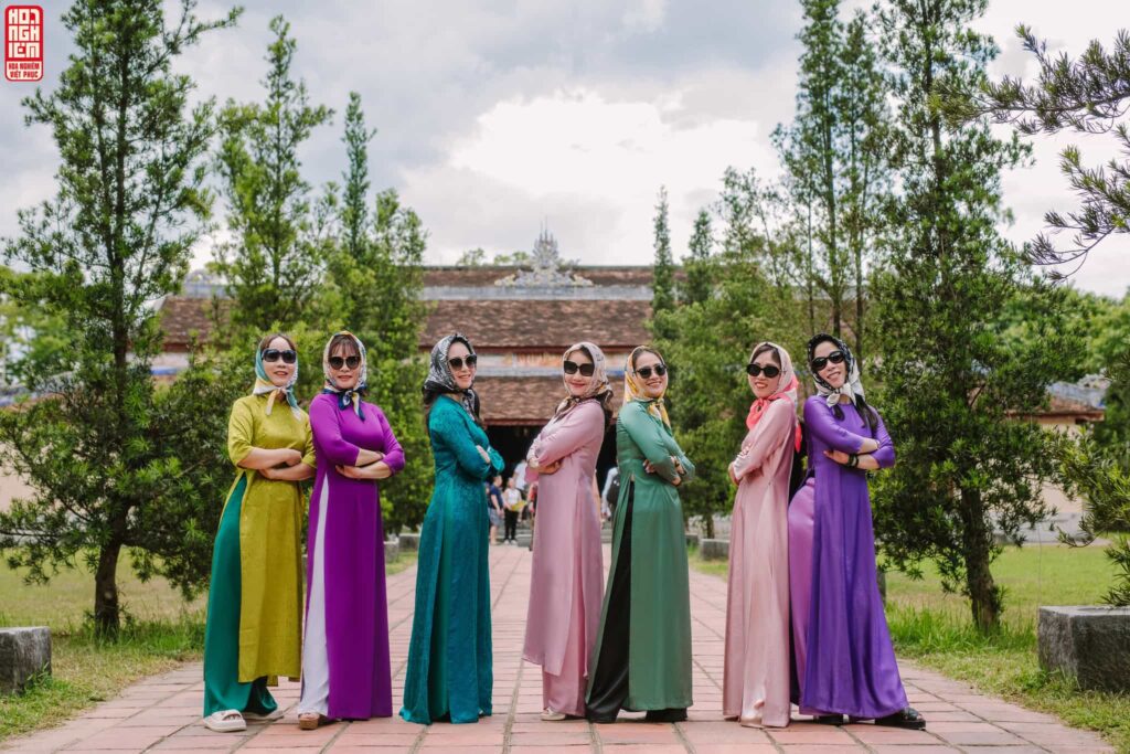 Thuê áo dài Tết online: Trang phục đa dạng kích cỡ và màu sắc (Ship toàn quốc) Thuê áo dài Tết online: Trang phục đa dạng kích cỡ và màu sắc (Ship toàn quốc)