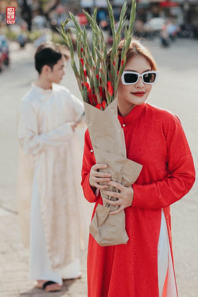 Các cặp đôi hãy nhanh tay liên hệ Hoa Nghiêm Việt Phục để thuê áo dài cho mùa tết năm nay Các cặp đôi hãy nhanh tay liên hệ Hoa Nghiêm Việt Phục để thuê áo dài cho mùa tết năm nay