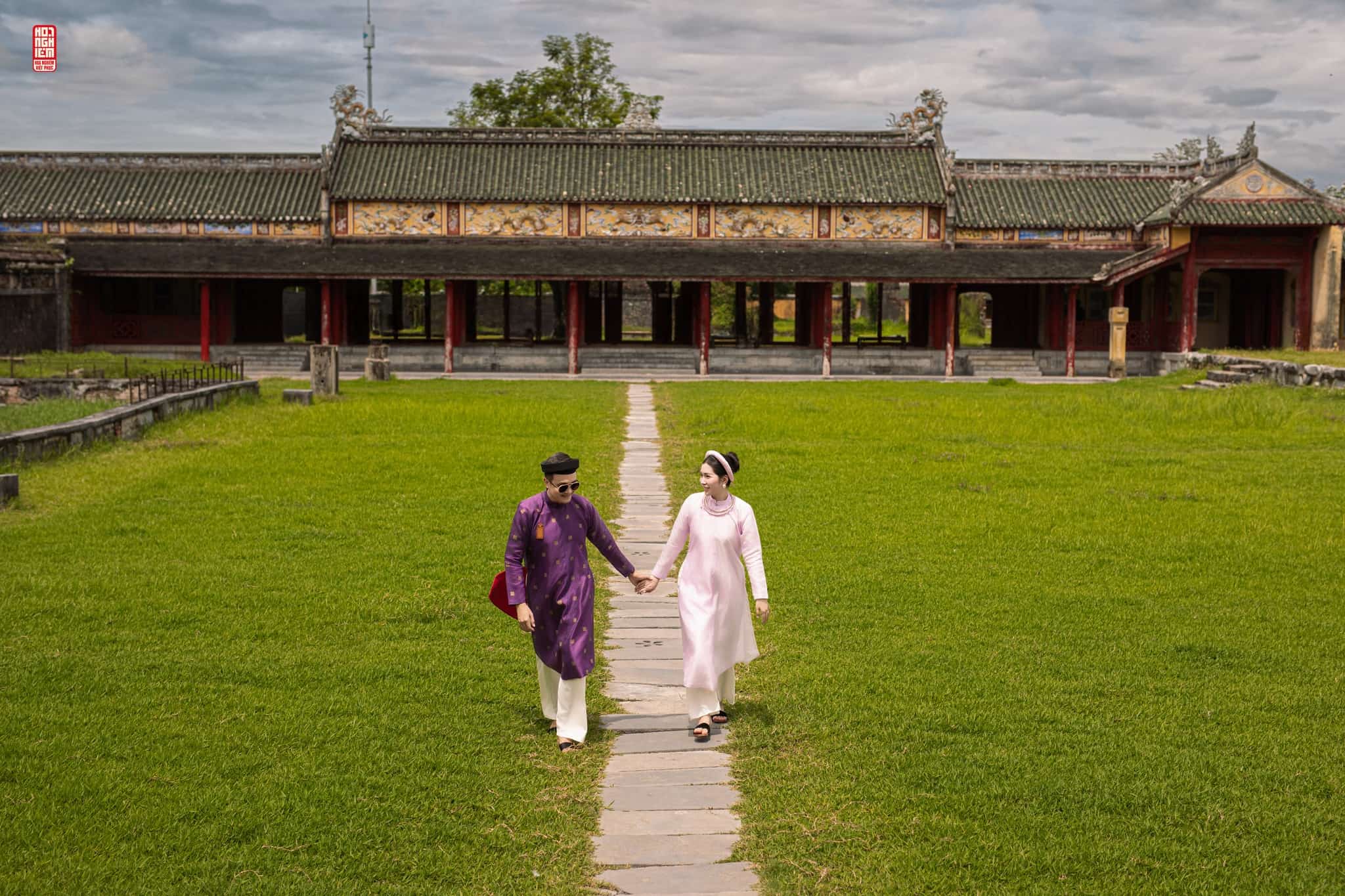 Lương Duyên Cát Khánh – Đồng hành trăm năm Cổ phục cưới Ngũ Thân Lương Duyên Cát Khánh – cặp đôi tay trong tay