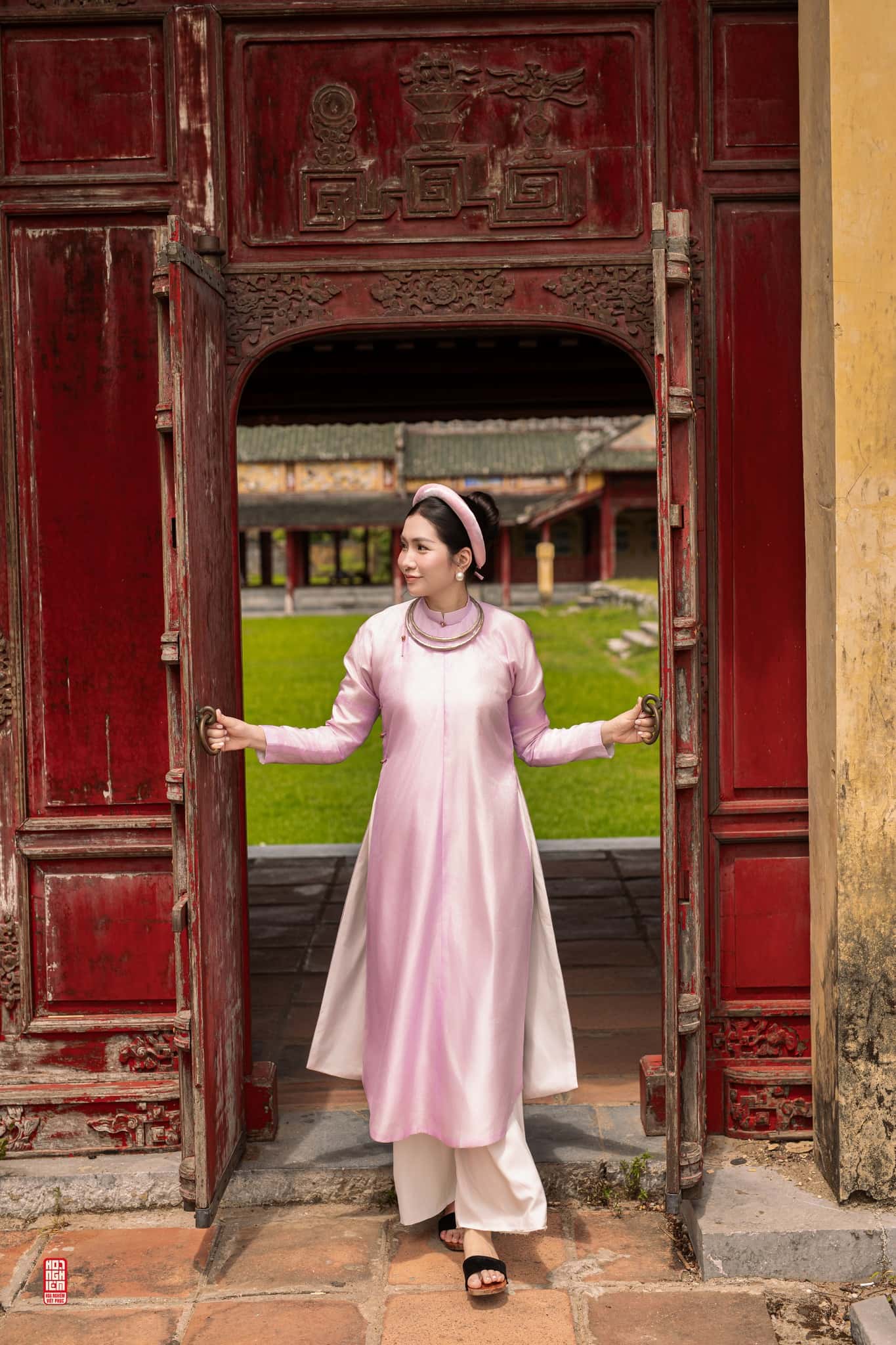 Vẻ đẹp cô dâu trong cổ phục Ngũ Thân Áo Ngũ Thân nữ truyền thống trong cổ phục cưới Lương Duyên Cát Khánh