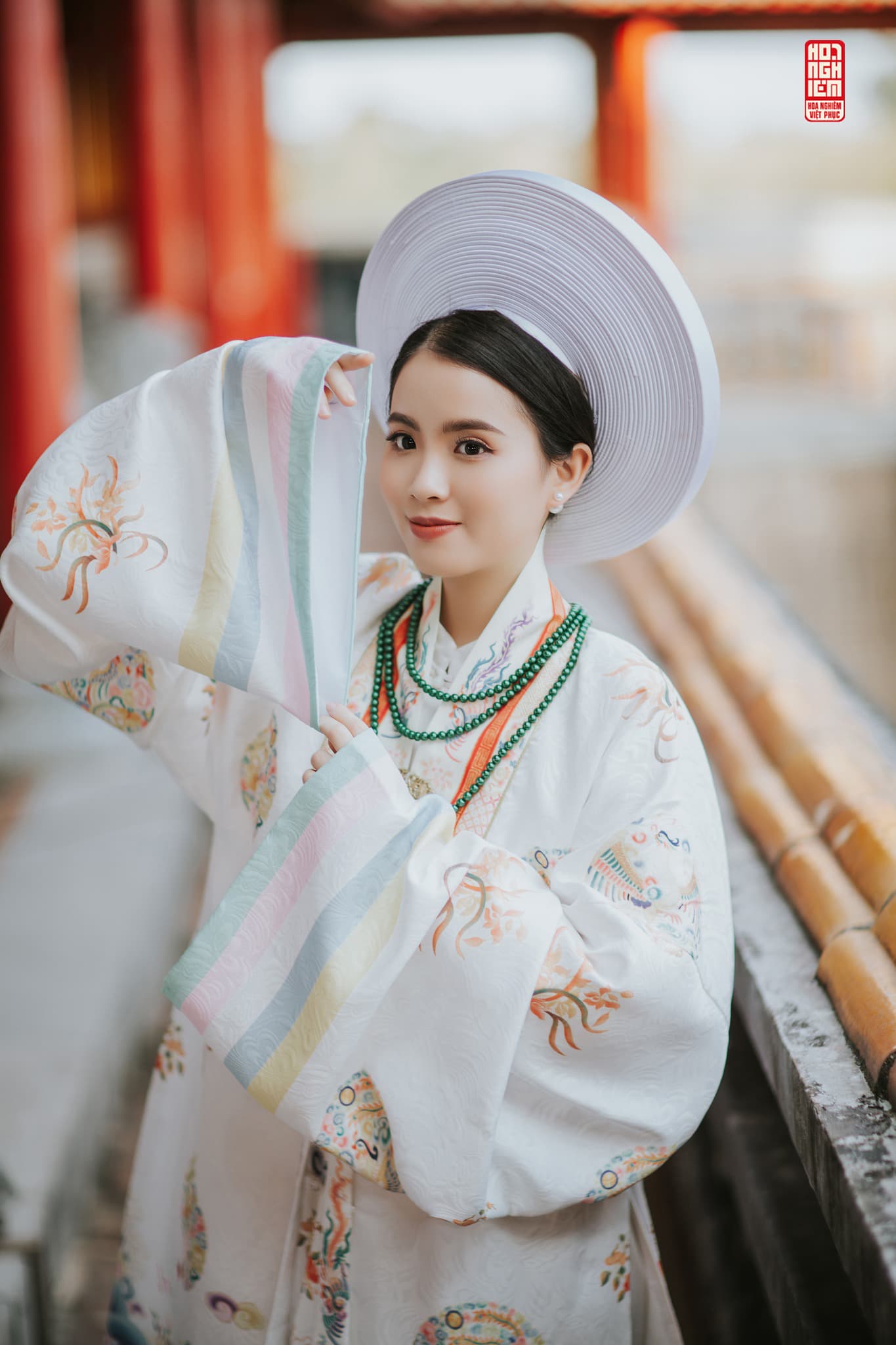 Chân dung áo Nhật Bình trong cổ phục cưới Việt Chân dung cô dâu mặc áo Nhật Bình trong bộ cổ phục cưới truyền thống