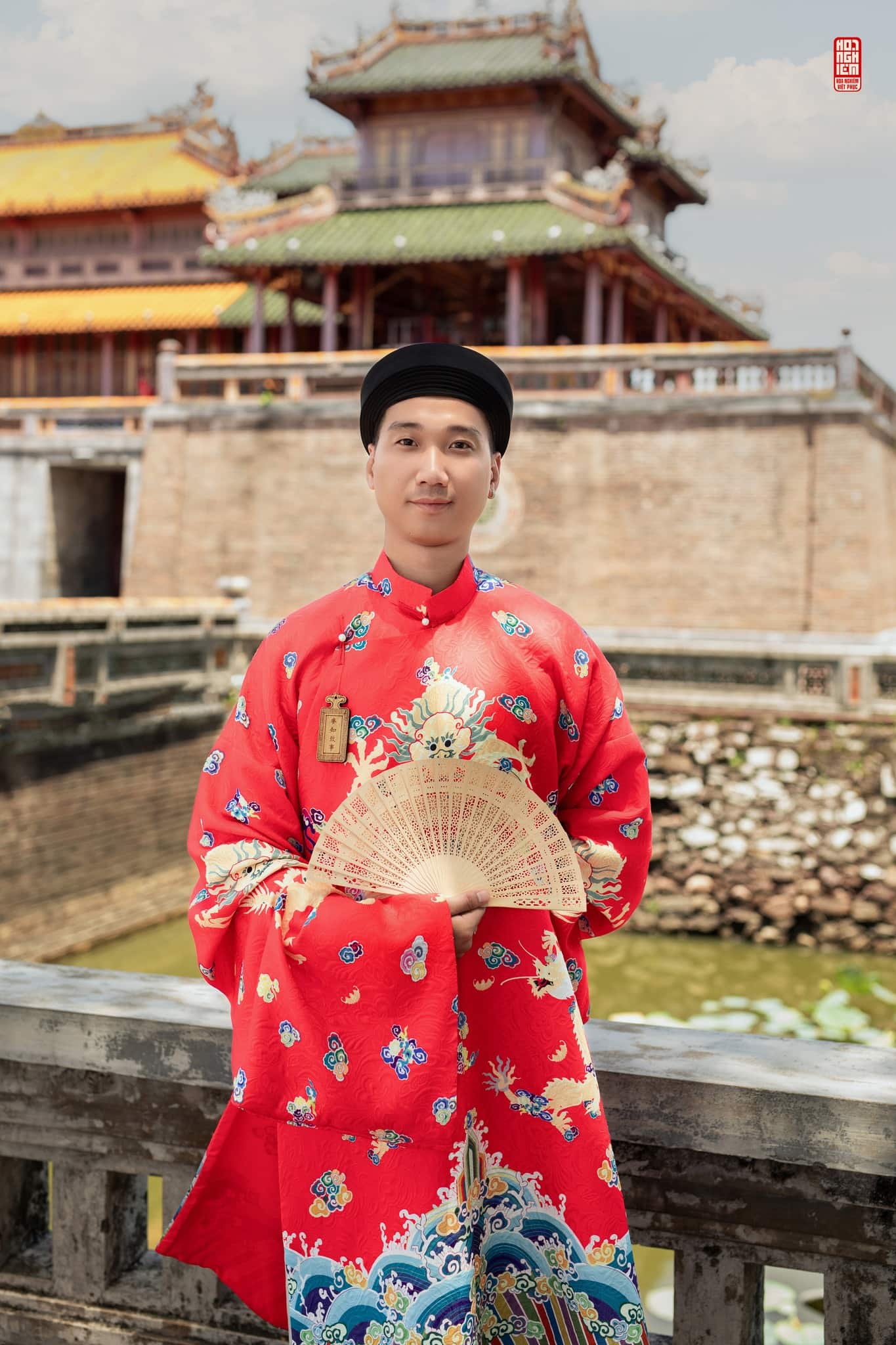 Áo Tấc cưới nam | Long Phụng Cát Tường Trang phục cưới nam áo Tấc đỏ họa tiết rồng trong bộ Long Phụng Cát Tường